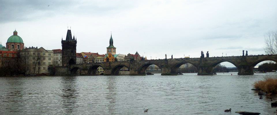 Pogleda na Prag i Karlov most