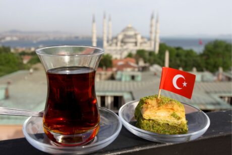 Turski caj i poslastica